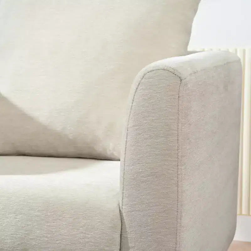 Fauteuil club capitonné, fauteuil baquet avec pieds en bois massif et support lombaire.