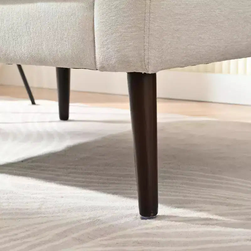 Fauteuil club capitonné, fauteuil baquet avec pieds en bois massif et support lombaire.