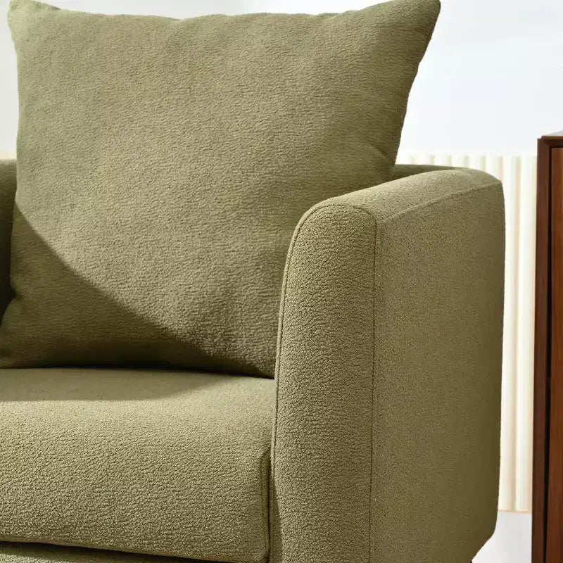 Fauteuil club capitonné, fauteuil baquet avec pieds en bois massif et support lombaire.