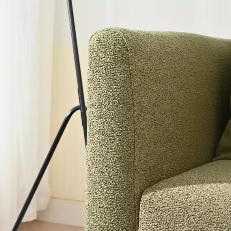 Fauteuil club capitonné, fauteuil baquet avec pieds en bois massif et support lombaire.