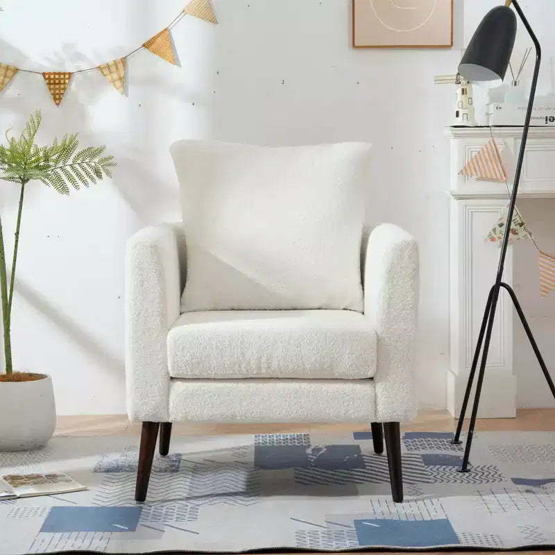 Fauteuil club capitonné, fauteuil baquet avec pieds en bois massif et support lombaire.
