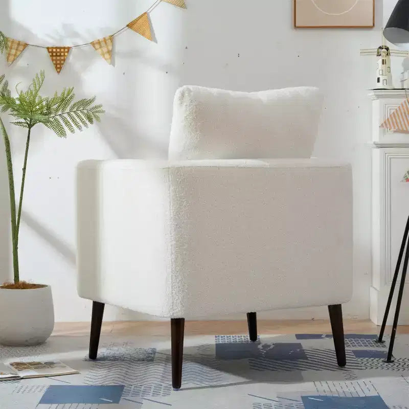 Fauteuil club capitonné, fauteuil baquet avec pieds en bois massif et support lombaire.