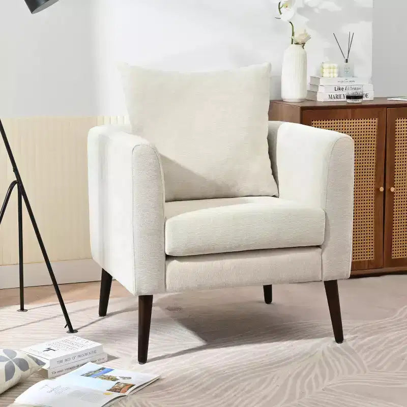 Fauteuil club capitonné, fauteuil baquet avec pieds en bois massif et support lombaire.
