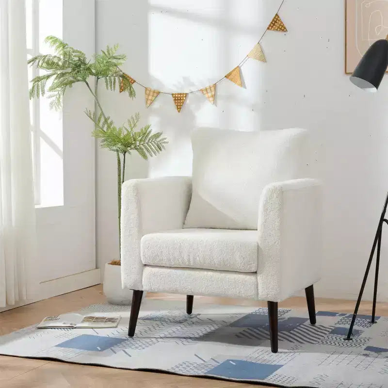 Fauteuil club capitonné, fauteuil baquet avec pieds en bois massif et support lombaire.