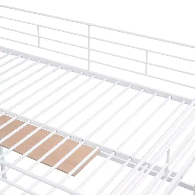 Lit mezzanine en métal Twin/Full avec bureau et grille métallique, cadre de lit métallique élégant avec échelle de rangement latérale et armoire
