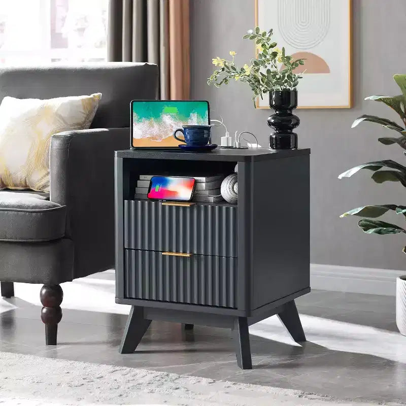 Ensemble de tables de chevet cannelées modernes avec station de recharge, plateau en faux marbre, 2 tiroirs de rangement