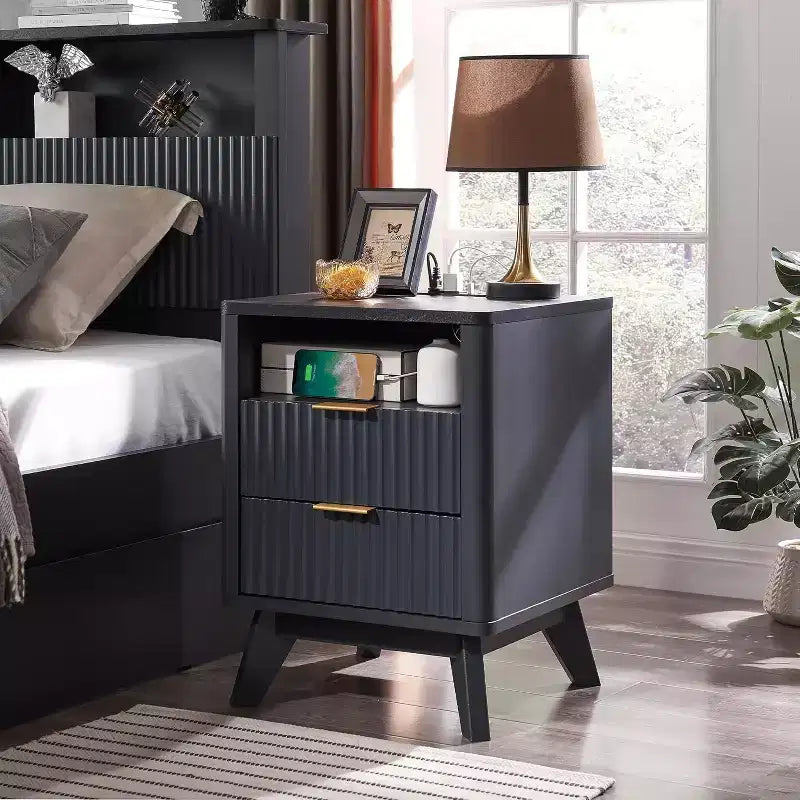Ensemble de tables de chevet cannelées modernes avec station de recharge, plateau en faux marbre, 2 tiroirs de rangement