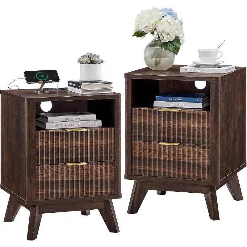 Ensemble de tables de chevet cannelées modernes avec station de recharge, plateau en faux marbre, 2 tiroirs de rangement