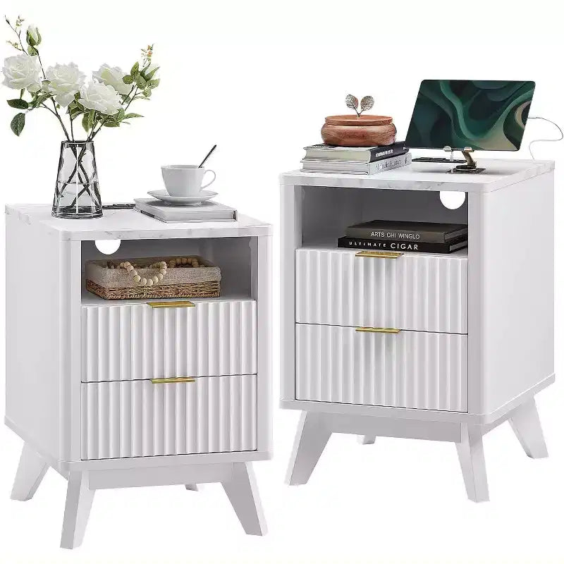 Ensemble de tables de chevet cannelées modernes avec station de recharge, plateau en faux marbre, 2 tiroirs de rangement