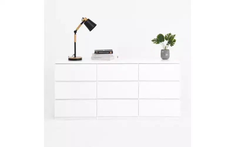 Commode moderne spacieuse sans poignée à neuf tiroirs de 160 cm ; meuble de rangement en bois, convient pour le salon ou la chambre à coucher, blanc